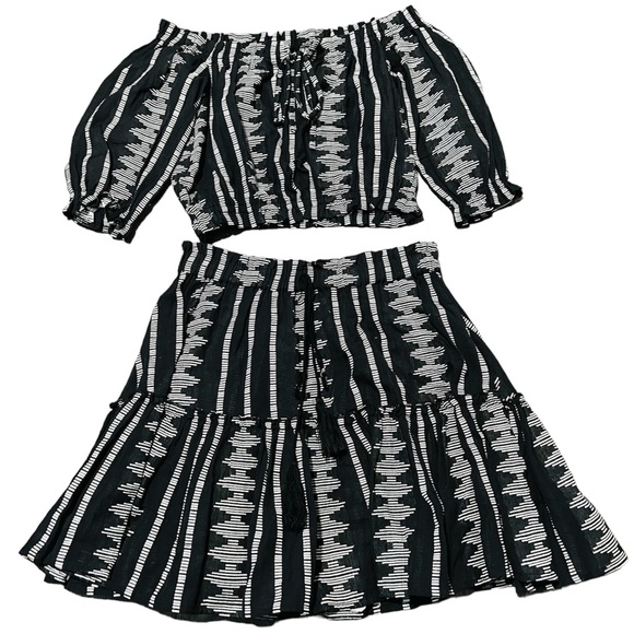 ELAN***Off-Shoulder Top w/ Matching Skirt SET**Small $138 - Picture 2 of 4